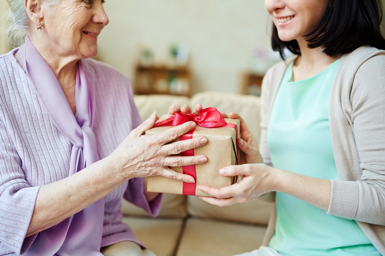 http://www.valleyofthesunhomecare.com/wp-content/uploads/2016/12/iStock-517075152_elderly-senior-woman-gift-caregiver-daughter-sitting-smiling.jpg